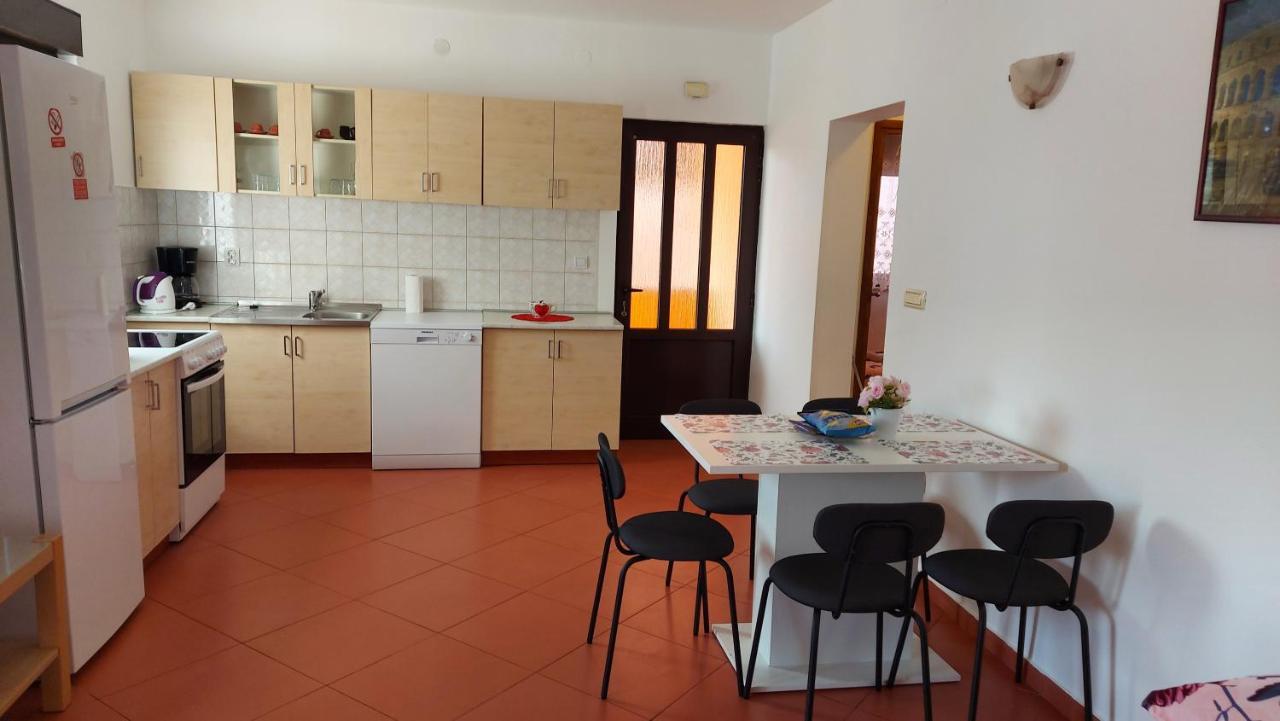 Апартаменты Apartman Porat Пула Экстерьер фото
