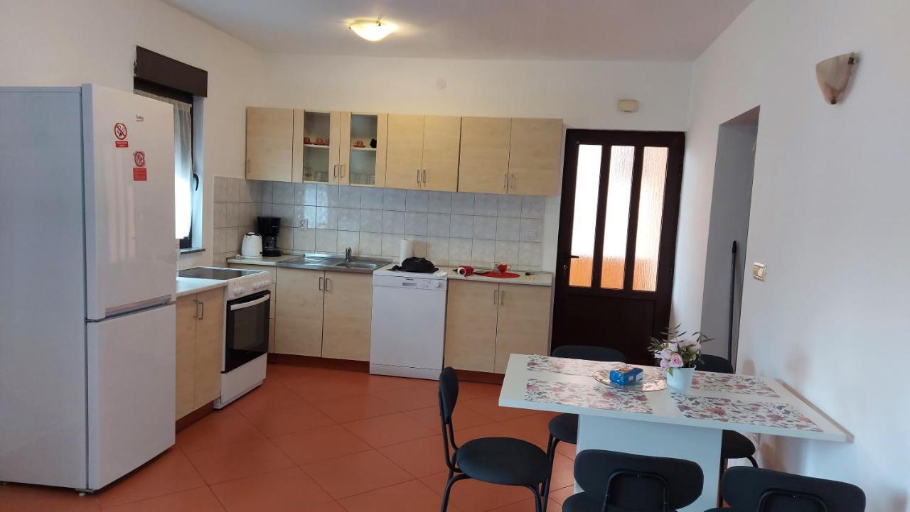 Апартаменты Apartman Porat Пула Экстерьер фото